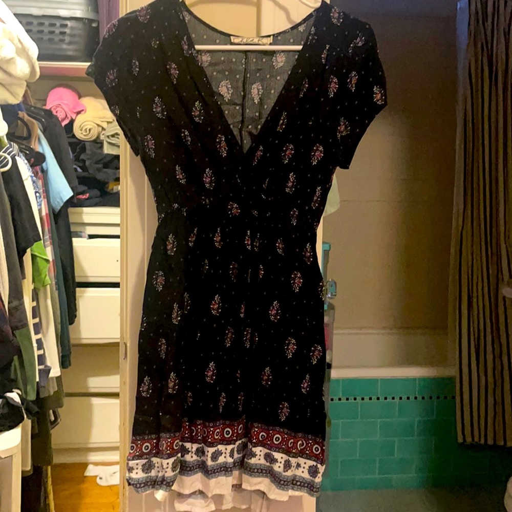 v neck black dress